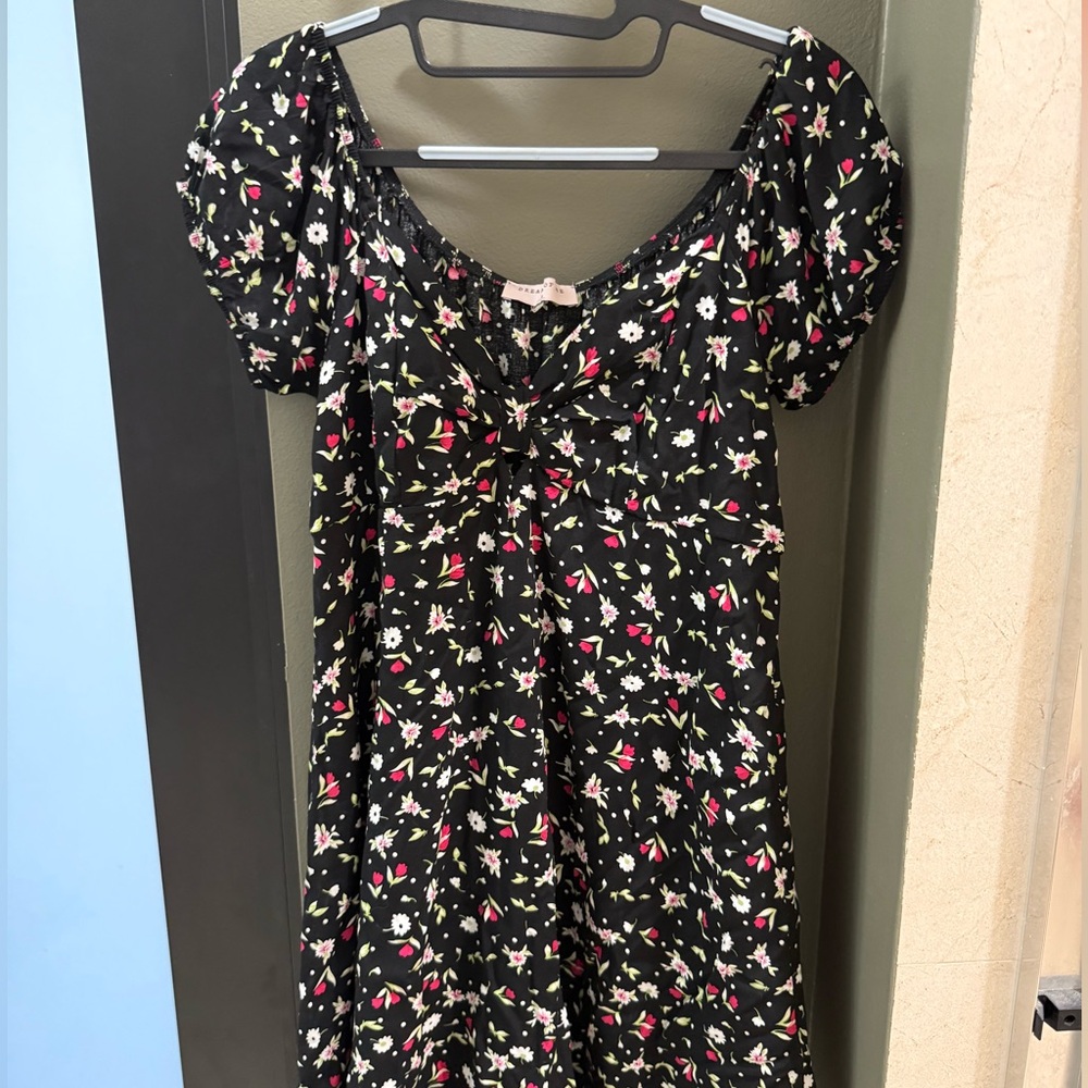 Elegant Black Floral Dress with Puff Sleeves